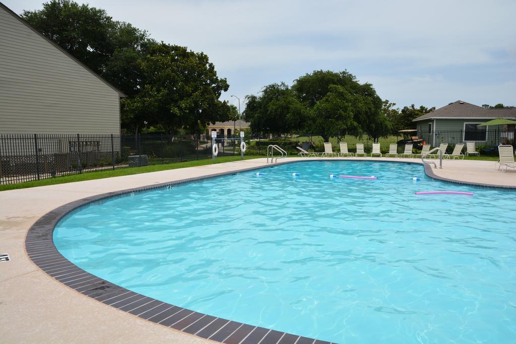 The Landing At Seven Coves Hotel Willis Exterior photo
