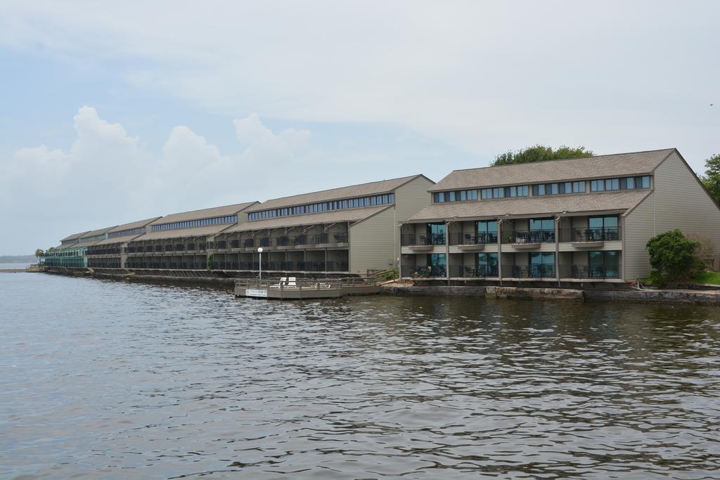 The Landing At Seven Coves Hotel Willis Exterior photo