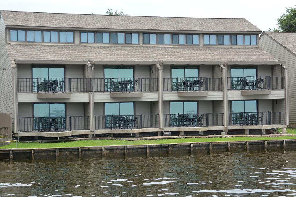 The Landing At Seven Coves Hotel Willis Exterior photo